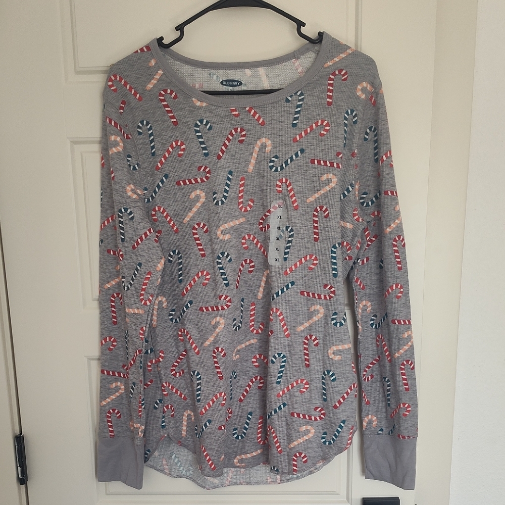 Old Navy Gray Long Sleeve Candy Cane Print Top